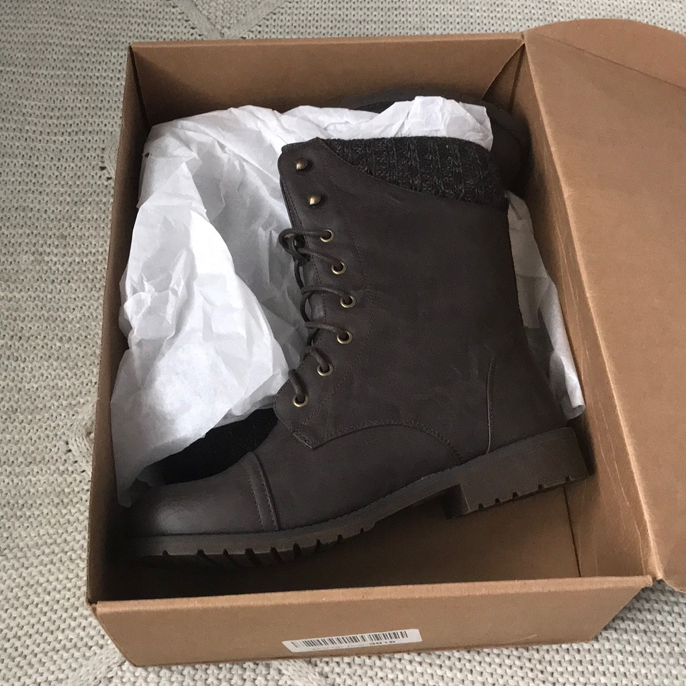 Combat boots